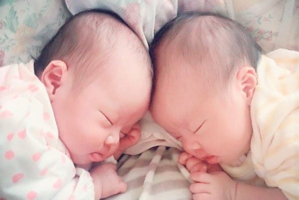 産後の8日間は怒涛の2倍育児！横切り、溶ける糸、76万円で出産した双子ママの分娩レポート