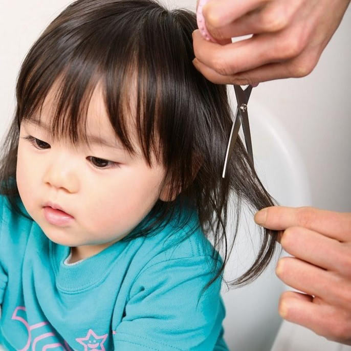 子ども　髪の毛　切り方