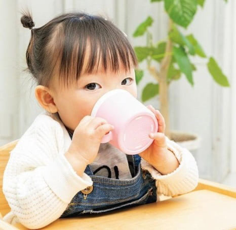 赤ちゃん　コップ　いつから