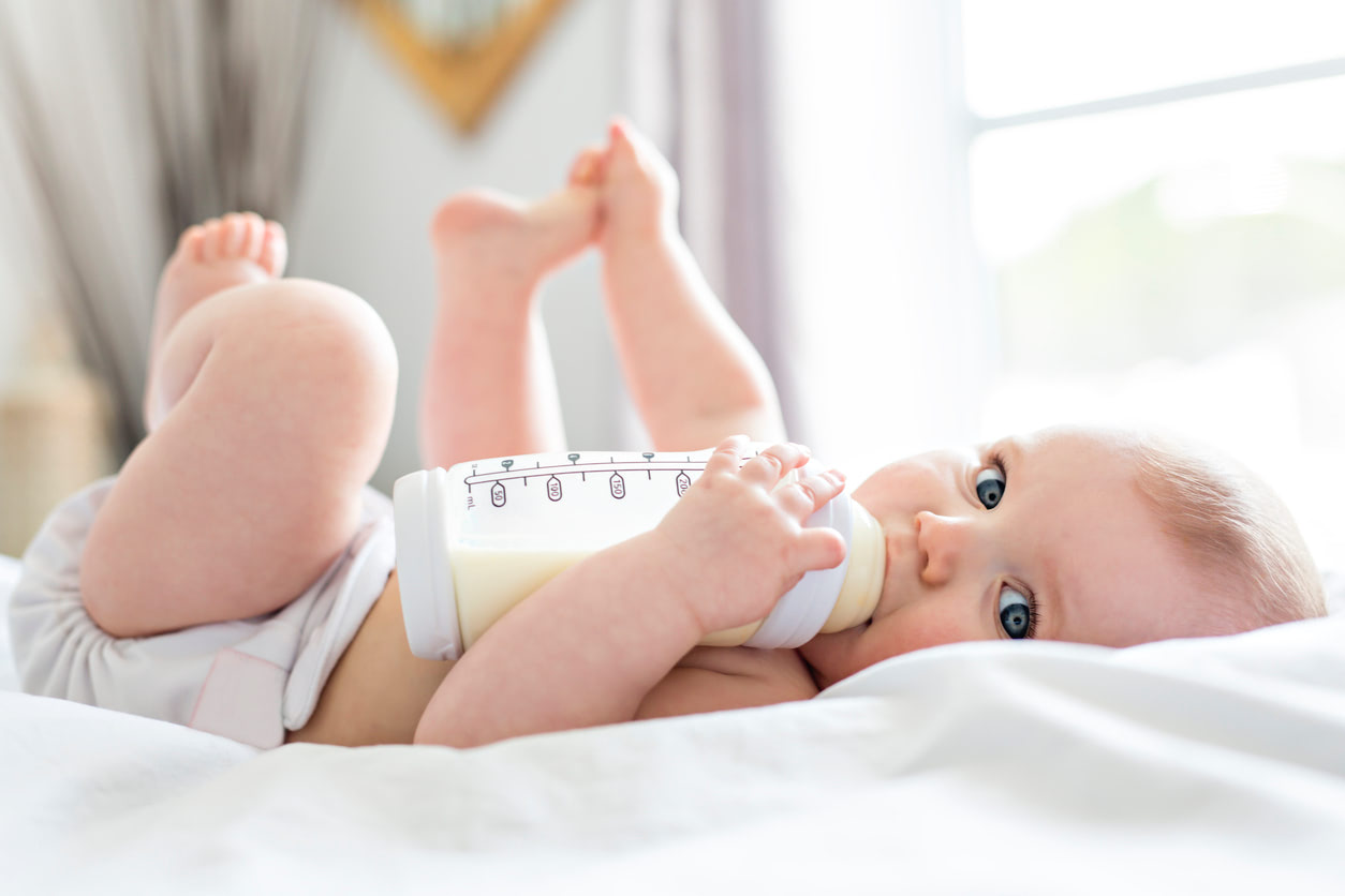 離乳食はいつからスタート？必要な準備グッズと知っておきたい基本ルール