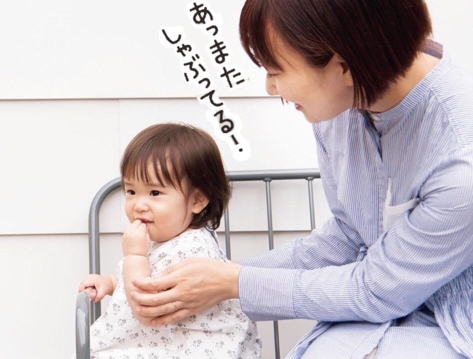 赤ちゃん　指しゃぶり
