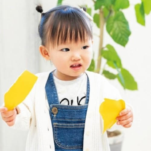 赤ちゃん　紙　破く