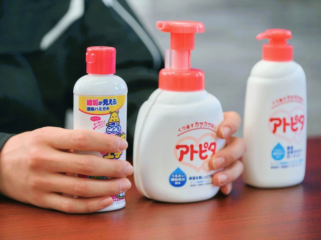 機械任せじゃなかった！赤ちゃんの肌に寄り添う〈アトピタ〉ができるまで