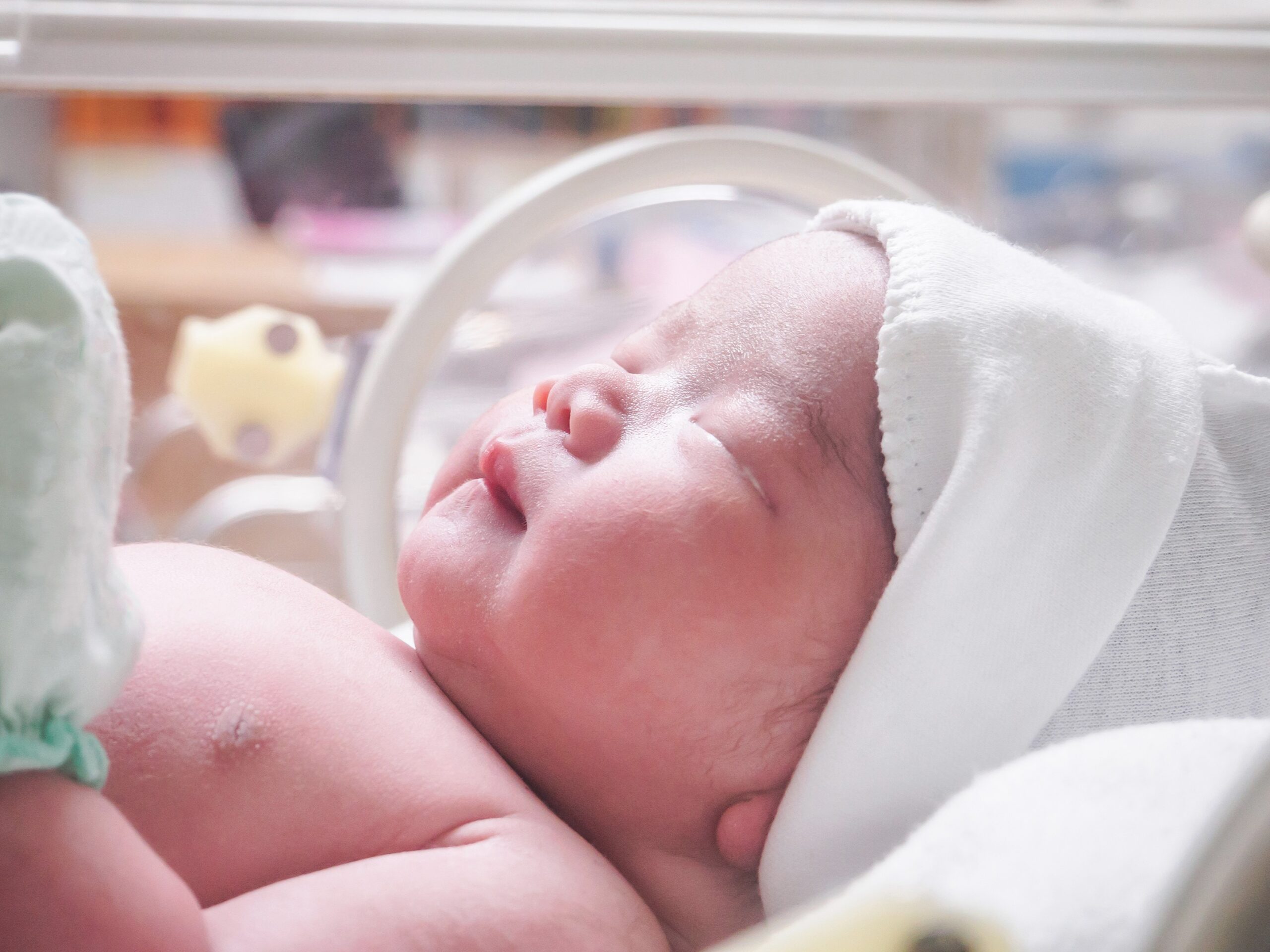 「先生…助けて！」とうとう限界がきて叫んで助けを呼ぶも…。夫はあわてた様子で家にダッシュ！