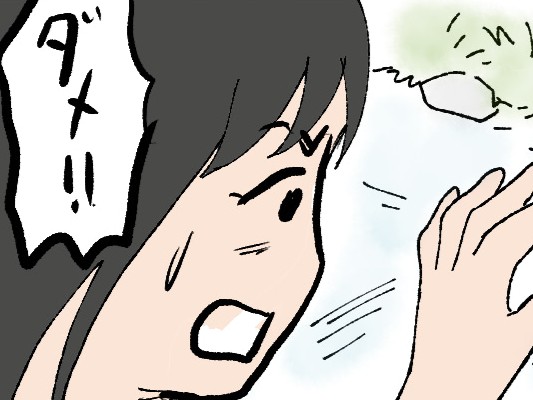 橋の上に女性がひとり…傘もささずに何やってるんだろう。そして次の瞬間…！！【本当にいた怖いママ友#36】