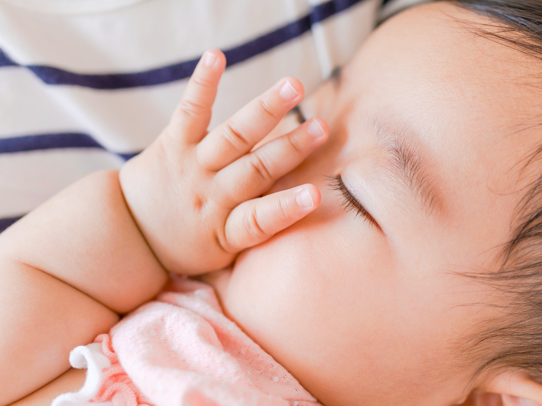 〈1歳〉寝るときにだけ「指しゃぶり」をします。やめさせないと歯並びが悪くなる？