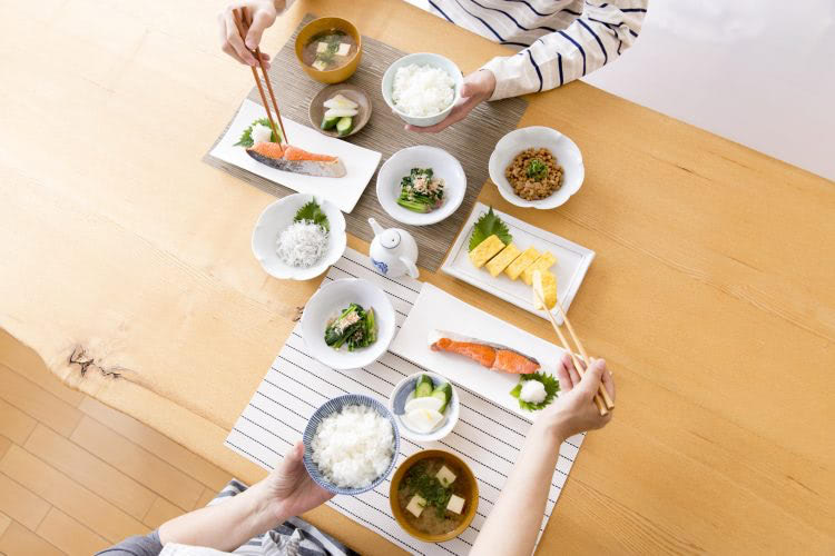 【不妊治療専門医監修】妊娠を目指す！食事・アルコール＆カフェイン・タバコ…なにが正解？
