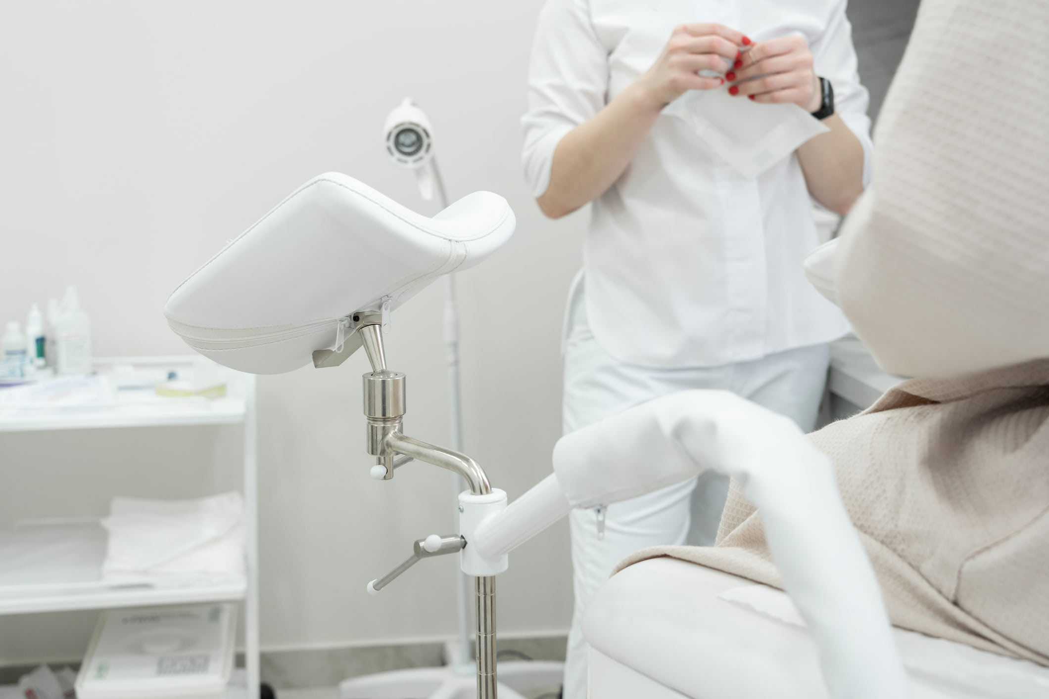 実は、これで２回目。子宮内ポリープが見つかりました。切除手術はしたほうがいいの？【医師が回答します】