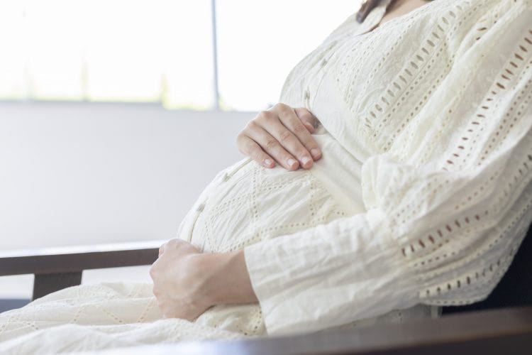 35歳「いつもスムーズにいかない私」が逆転！低AMH、子宮内膜症、慢性子宮内膜炎…だけど、初期胚移植で妊娠できました！【不妊治療体験談】