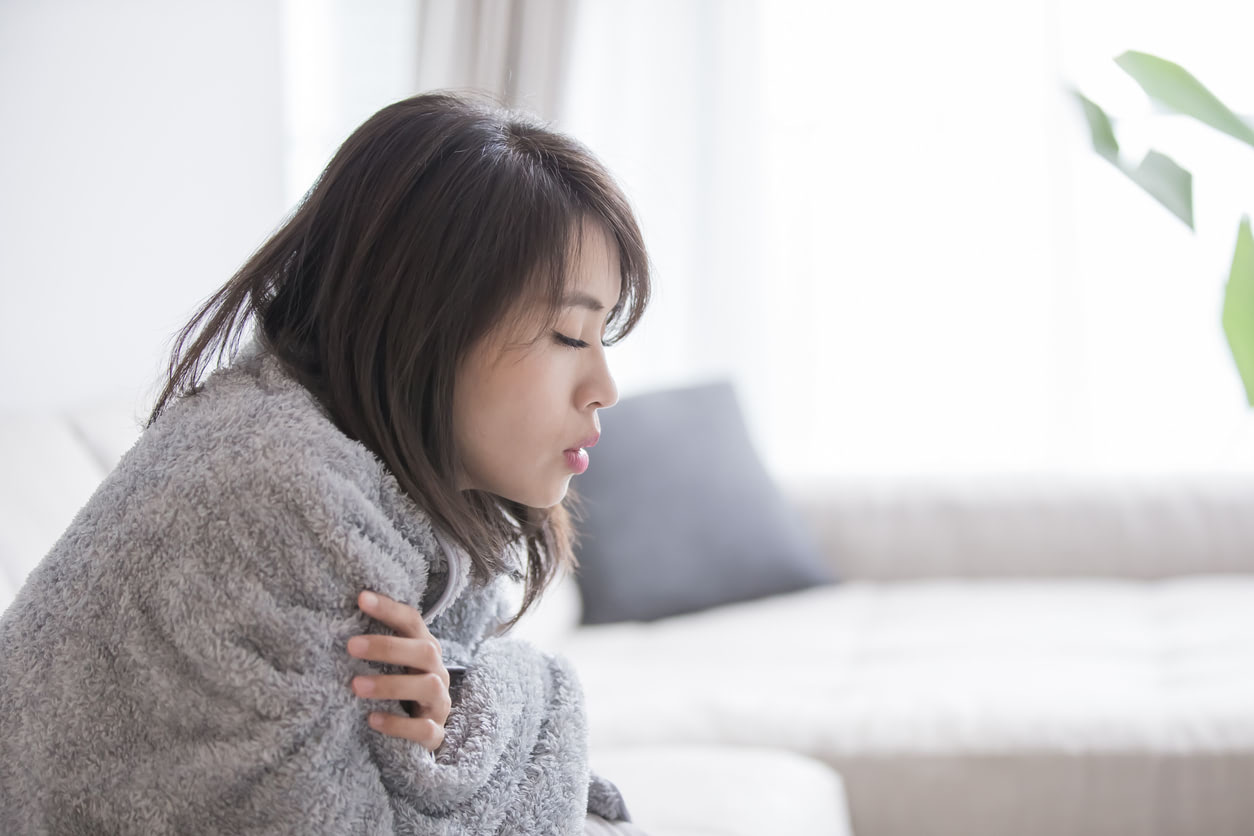 寒い時こそセルフ「ツボ」温活！下半身の冷え、だるい、疲れた…にピッタリのツボ２選【鍼灸師監修】