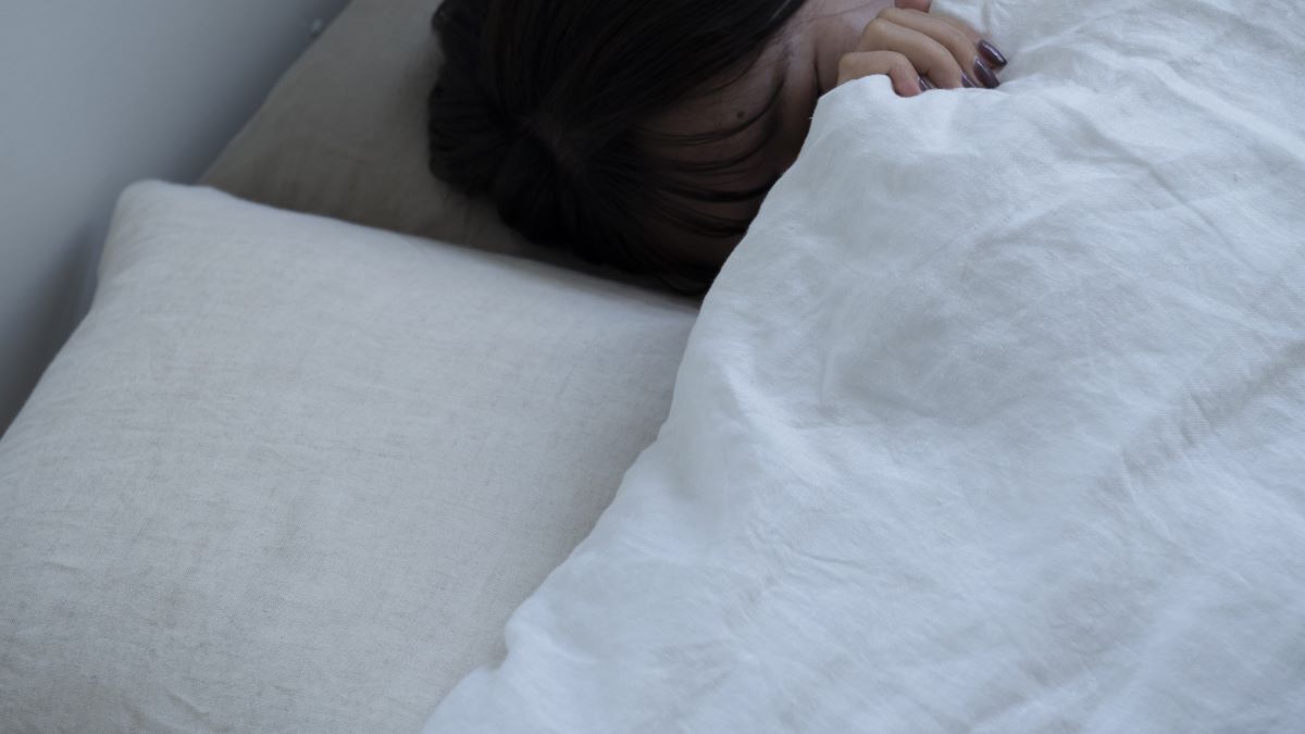思っているより睡眠不足ってヤバいかも…女性ホルモンに悪影響があるって本当?【ドクターに聞きました】
