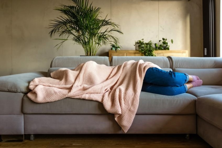 生理がきて落ち込む女性