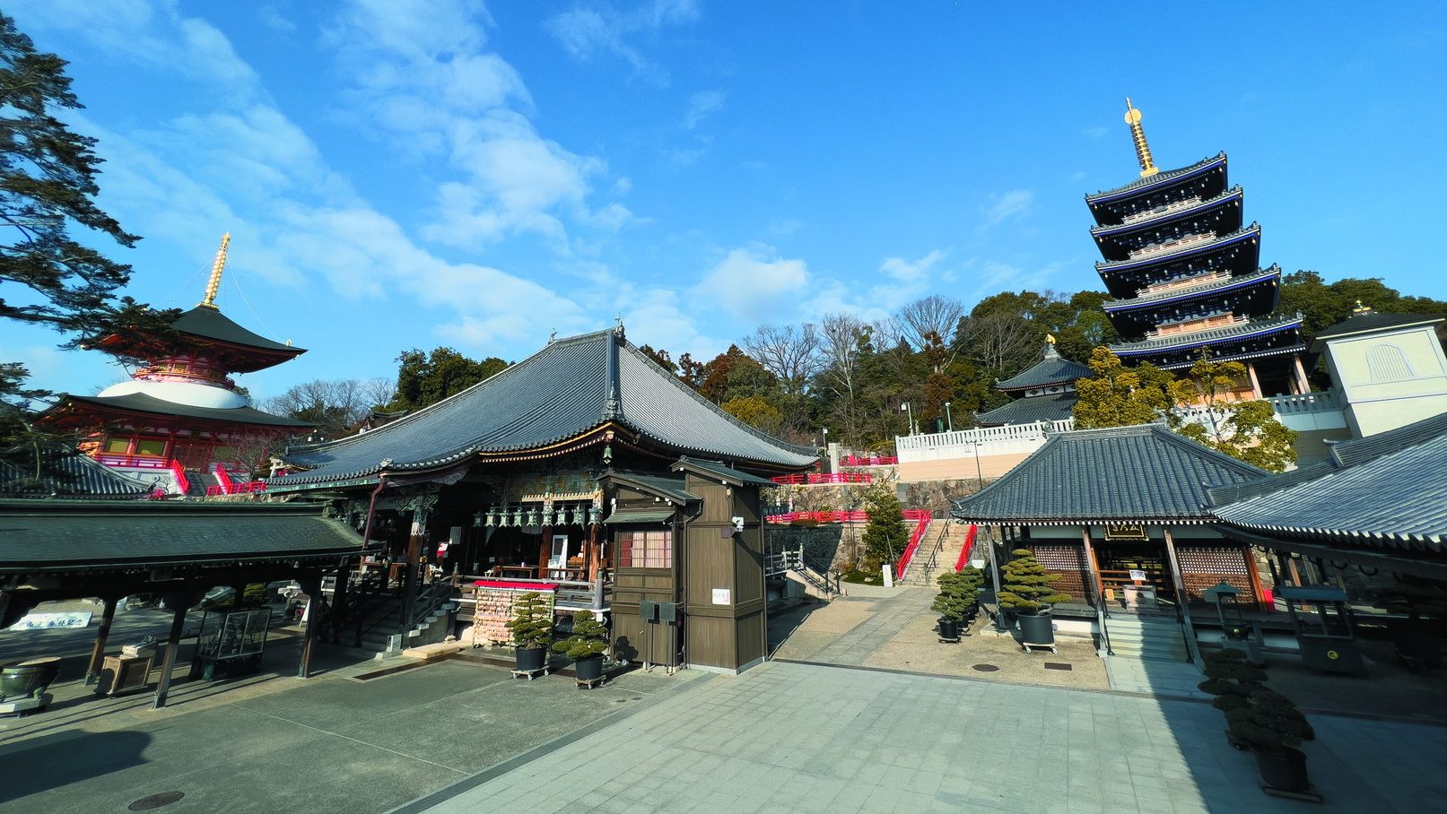 聖徳太子による創建とされる日本最古の観音霊場です【中山寺】