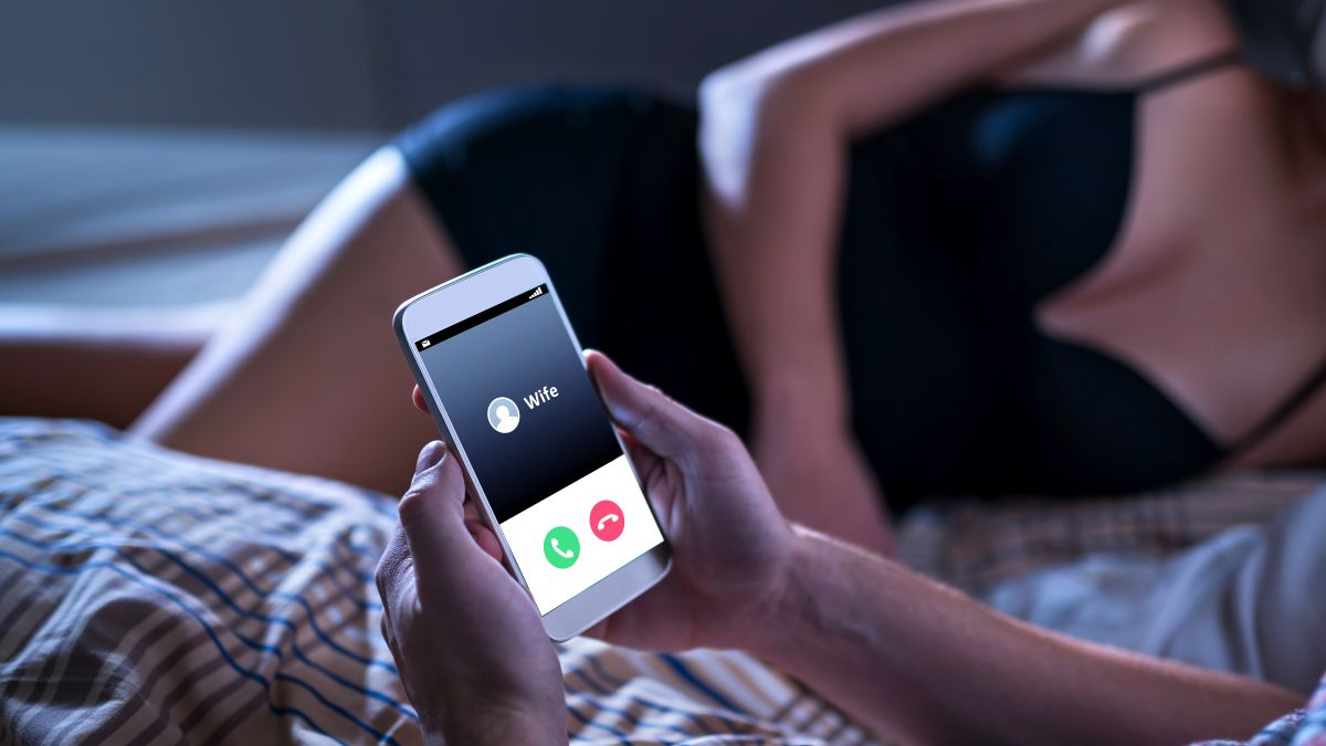 誘っても断るのにエッチ動画は見るの！？浮気されているみたいで…【実録！セックスレス体験談】