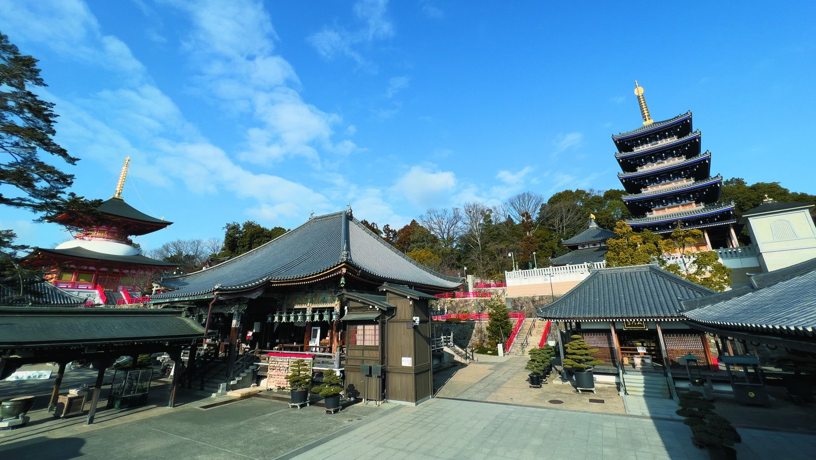 聖徳太子創建と伝わる日本最古の観音霊場です【中山寺】