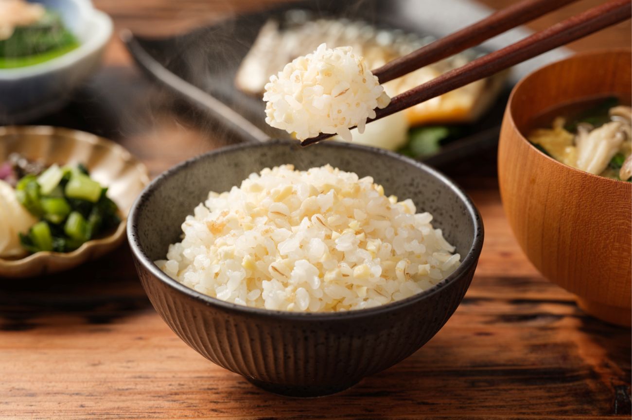 オムテック「はぐくむ麦茶」「はぐくむ白雑穀」