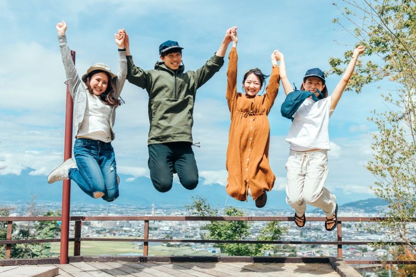類は友を呼ぶ