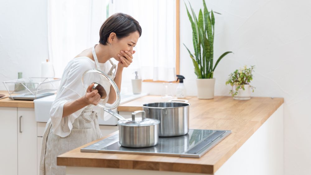 妊娠初期のトラブルに注意！つわり・下腹部痛・出血・便秘の原因と対策法【医師監修】