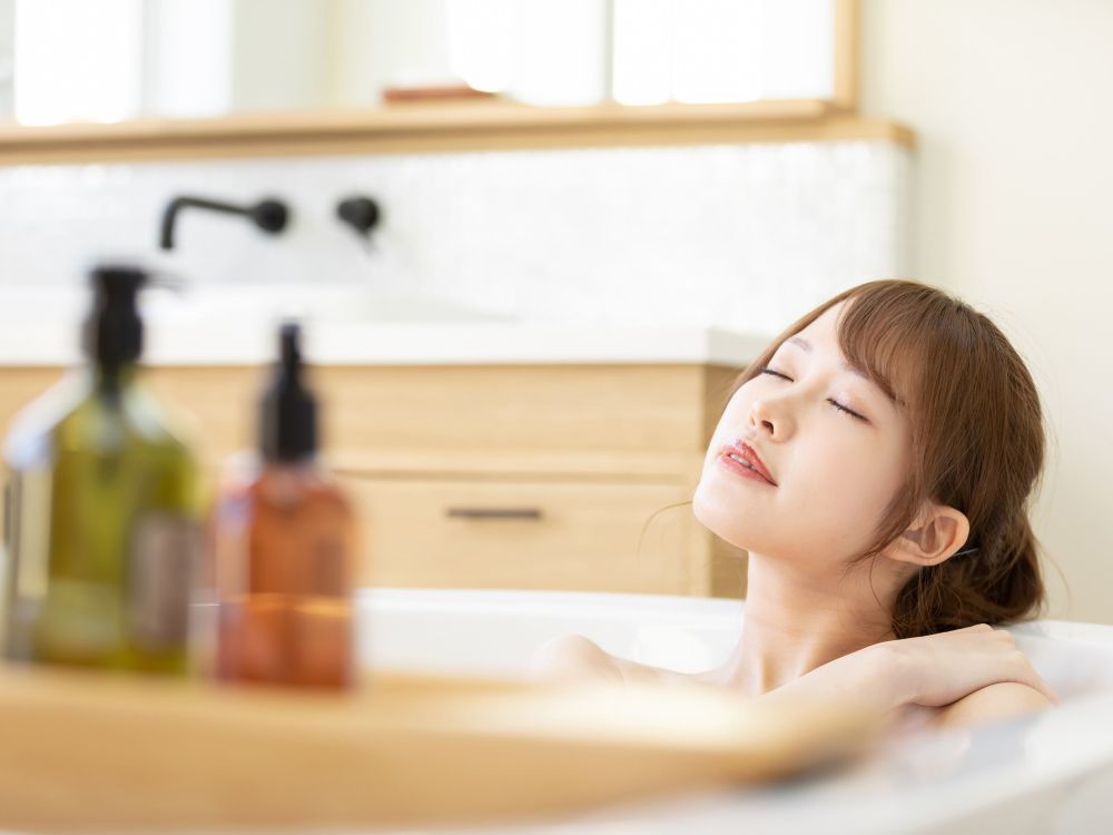 夏は38〜40度、冬は41度が正解！〈半身浴〉の正しい入り方をプロが伝授。生理痛、生理不順解消にも♪