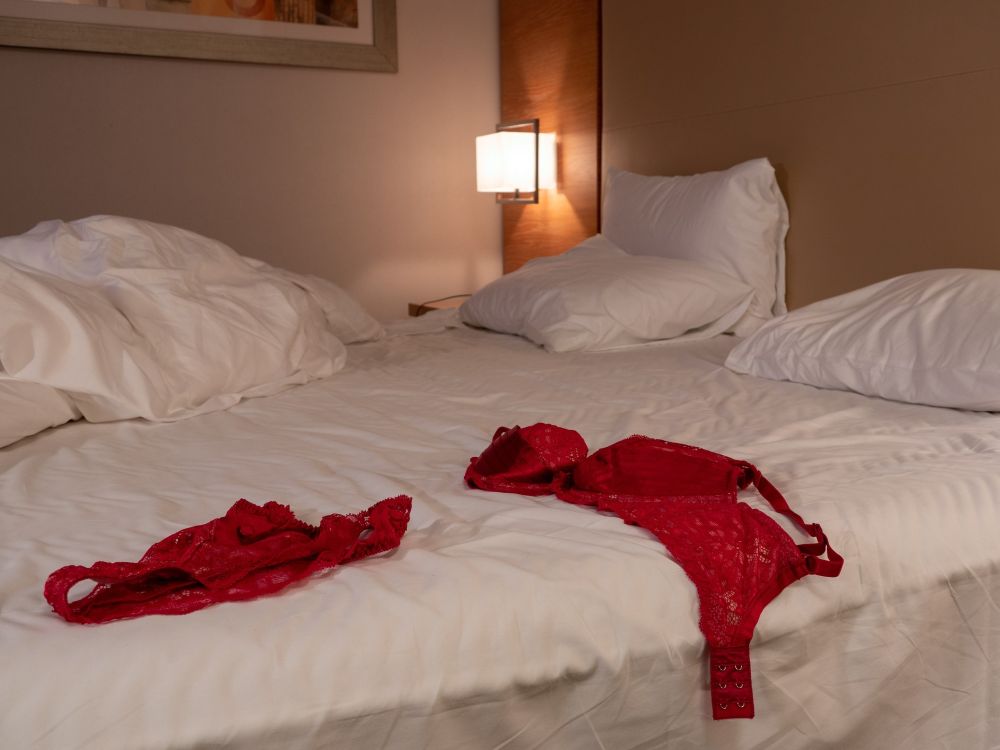 セックスレスの私たちが大胆になれたあの夜、あの場所。「いつもと違うね」彼にささやかれて…〈あの日に妊娠〉